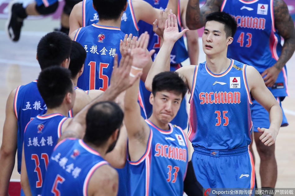 大发娱乐-竞技风暴！赛场上演一幕惊心动魄的对决